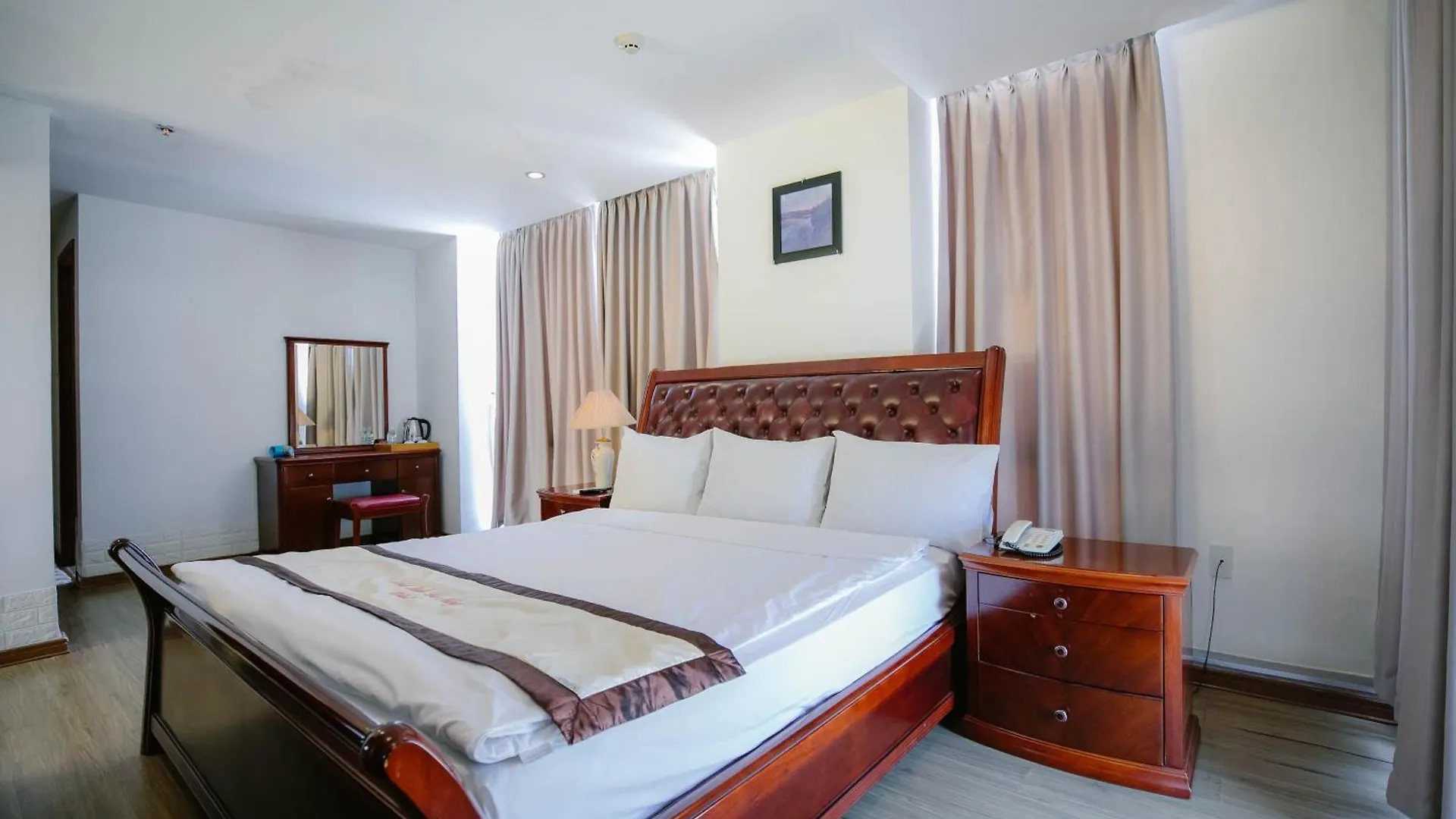Nhat Linh Hotel & Suites Da Nang