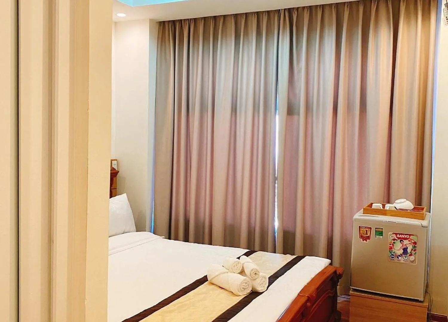 Nhat Linh Hotel & Suites Da Nang 3*,